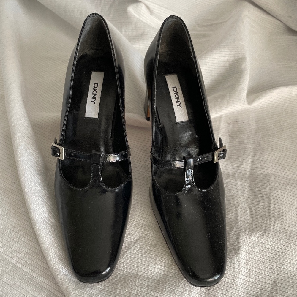 DKNY Chunky heel baby doll style leather shoes